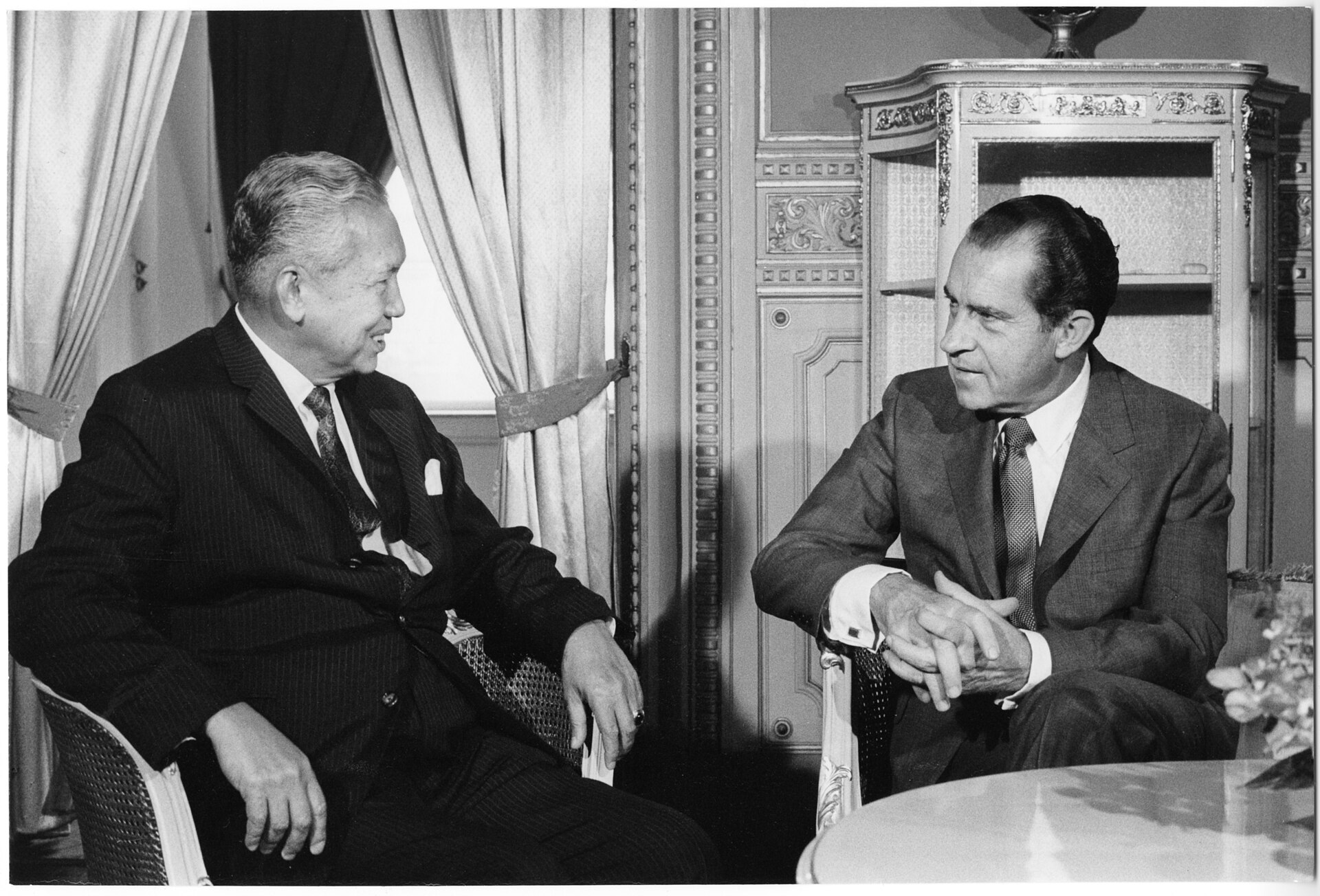 President Richard Nixon and SEATO Secretary-General Jesus Vargas at Borom Phiman Mansion, Bangkok, 29 July 1969